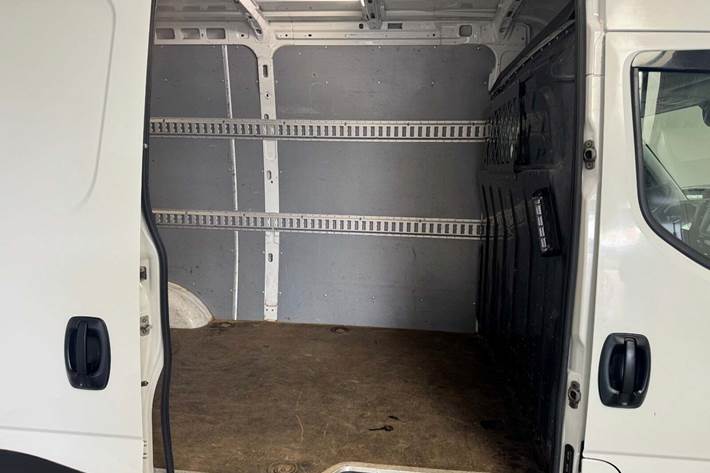 Hvid Iveco Daily fra 2016