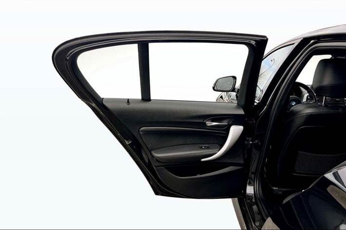 Sort BMW 118i fra 2019