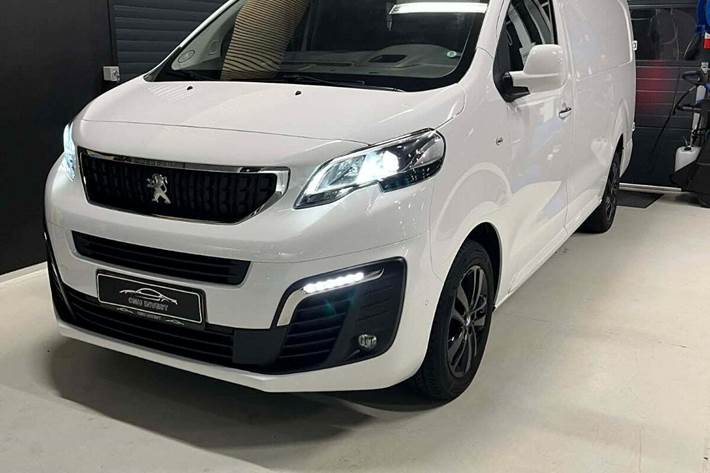 Hvid Peugeot Expert fra 2021