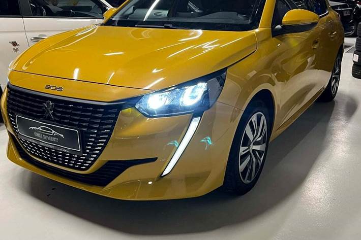 Gul Peugeot 208 fra 2021