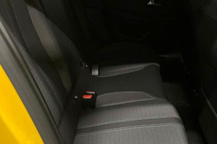 Gul Peugeot 208 fra 2021