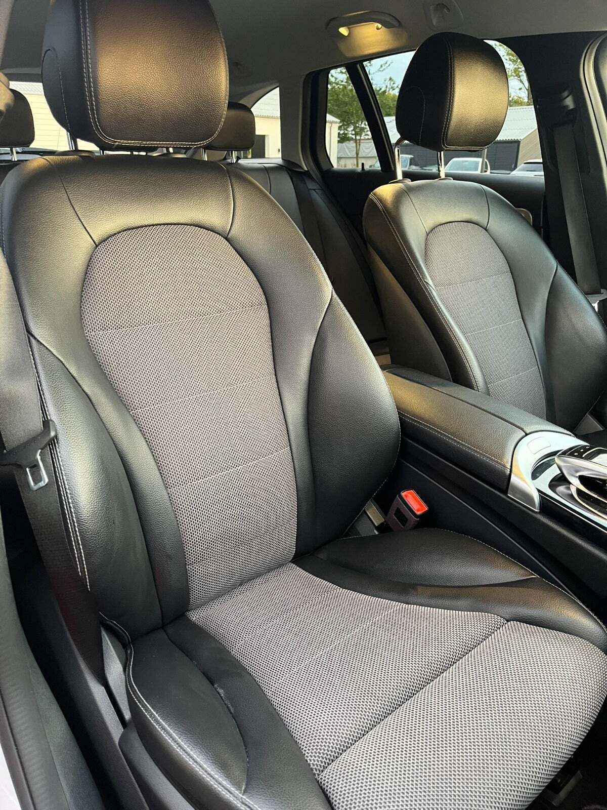 Sølv Mercedes C220 d fra 2018