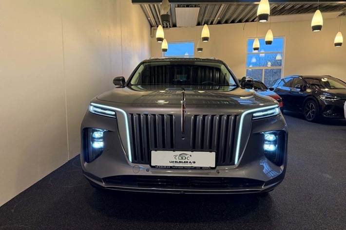 Grå Hongqi E-HS9 fra 2025