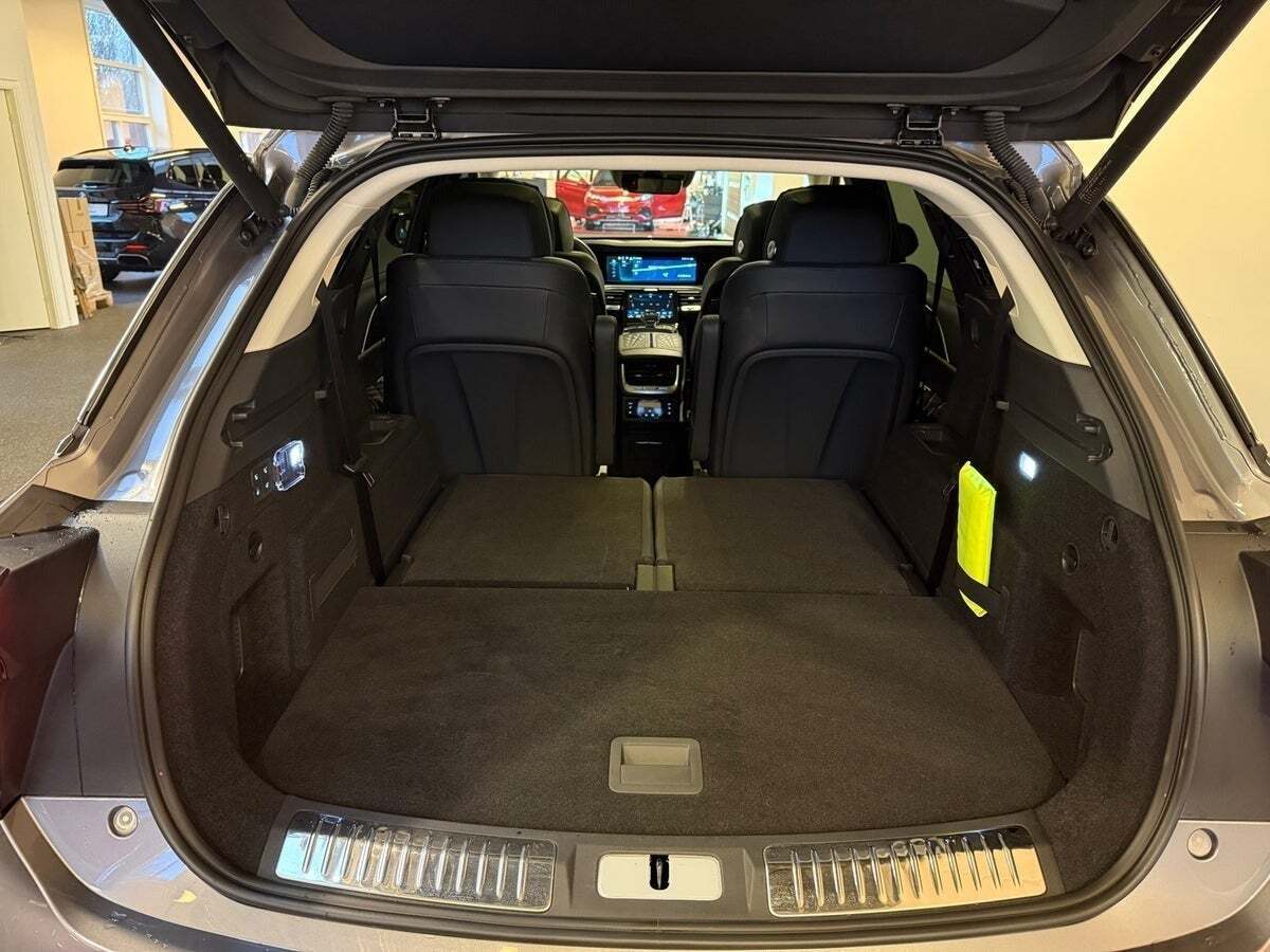 Grå Hongqi E-HS9 fra 2025