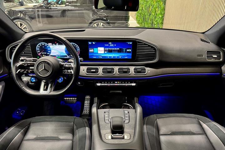 Sort Mercedes GLE53 fra 2025