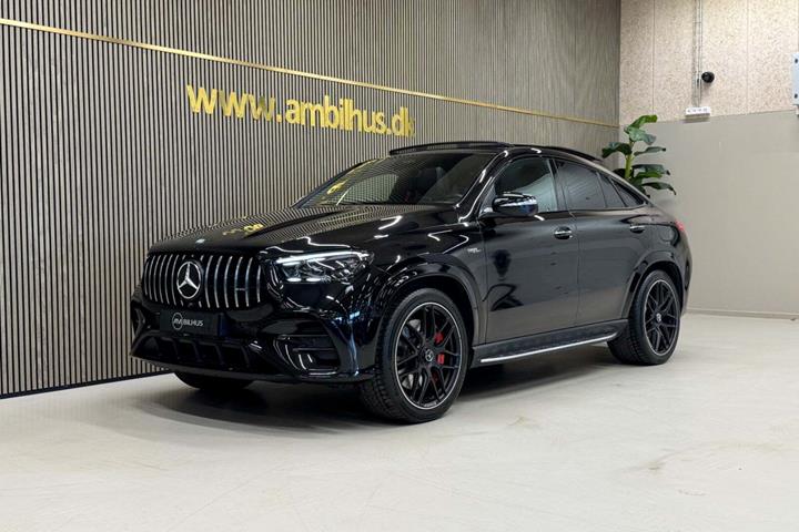 Sort Mercedes GLE53 fra 2025 set udefra