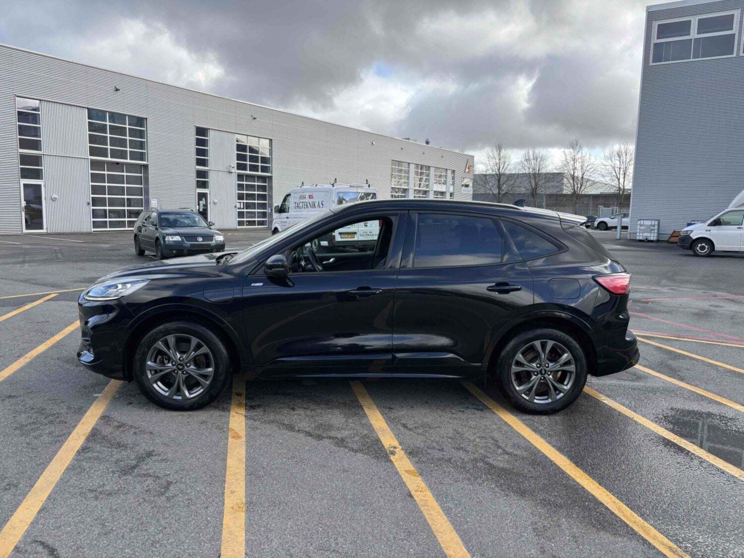 Sort Ford Kuga fra 2020