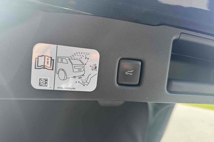 Sort Ford Kuga fra 2020