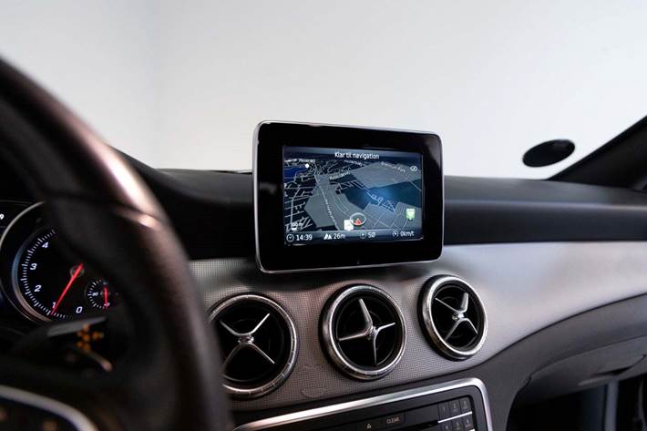 Sort Mercedes CLA200 fra 2017