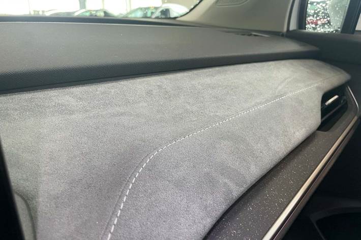 Hvid Skoda Enyaq fra 2026