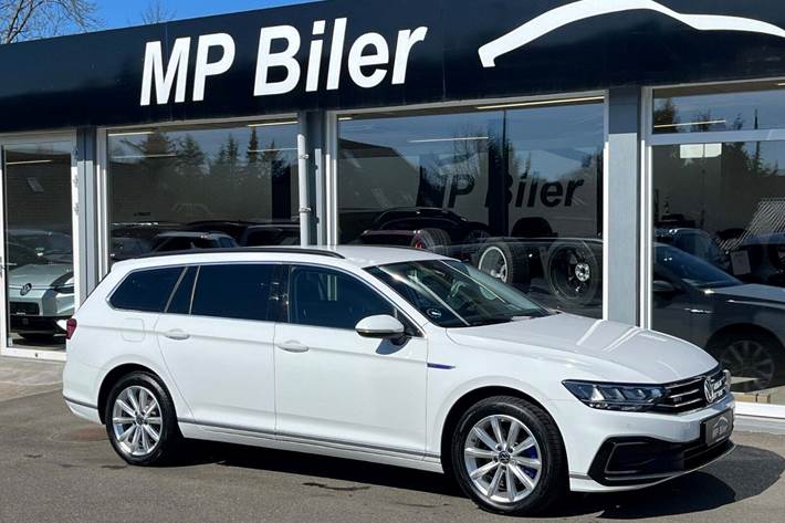Hvid VW Passat fra 2021