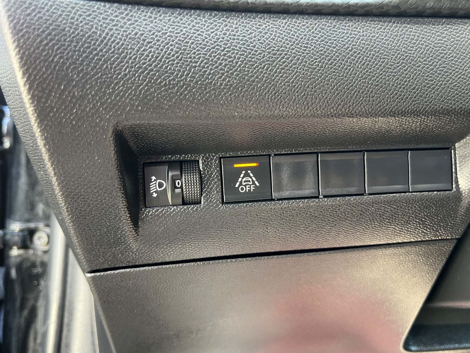 Sort Peugeot 208 fra 2021