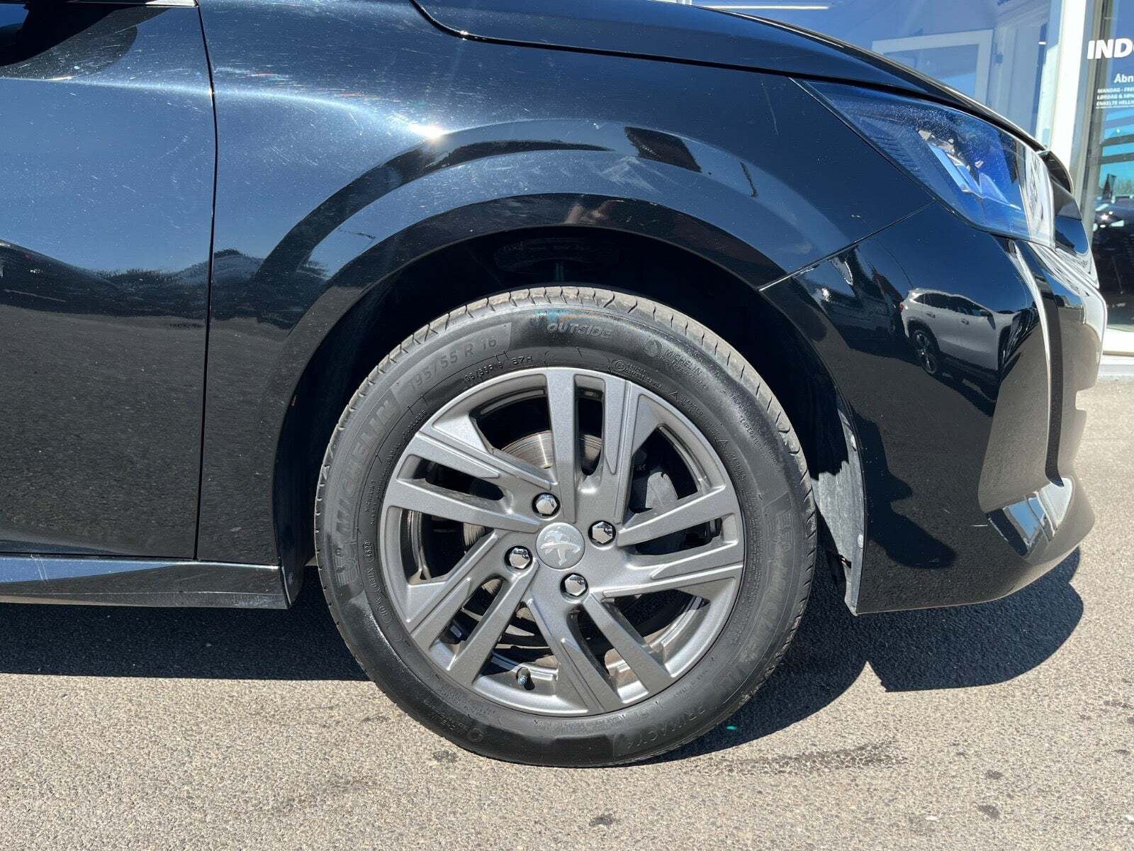 Sort Peugeot 208 fra 2021