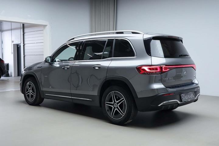 Grå Mercedes EQB350 fra 2022