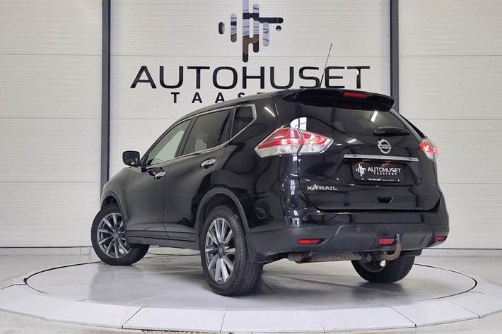Sort Nissan X-Trail fra 2016