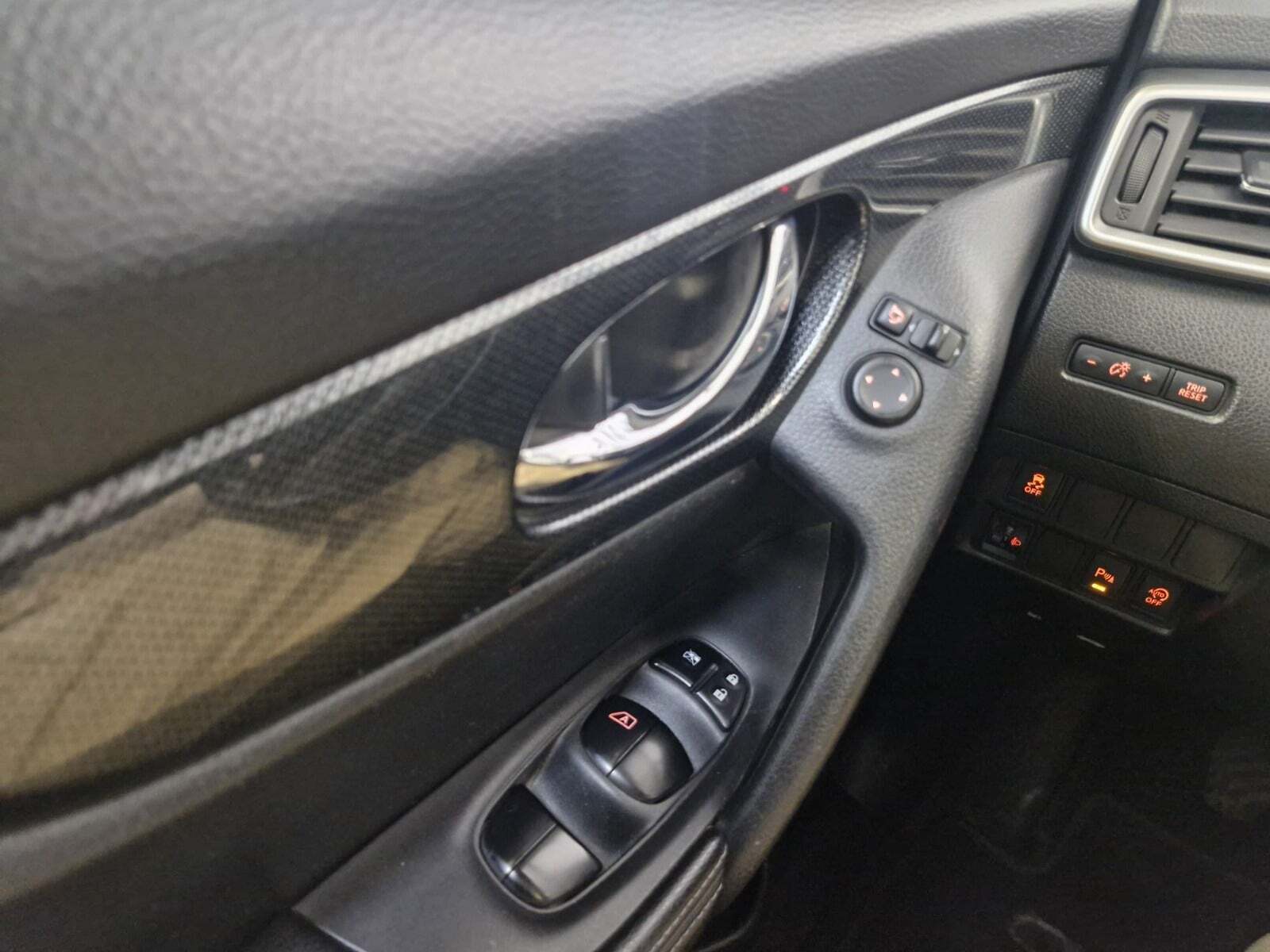 Sort Nissan X-Trail fra 2016