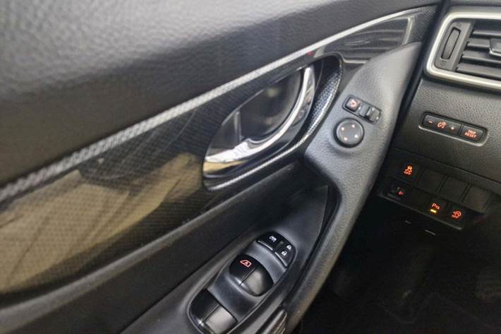 Sort Nissan X-Trail fra 2016