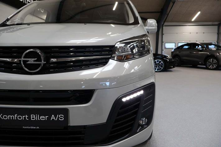 Beige Opel Zafira-e Life fra 2021