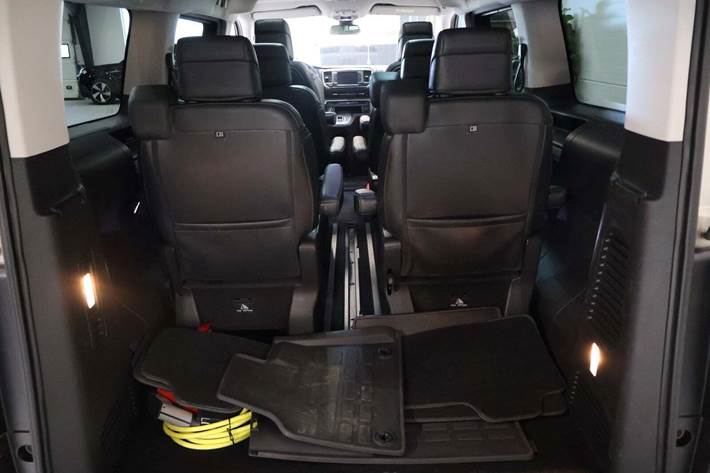 Beige Opel Zafira-e Life fra 2021