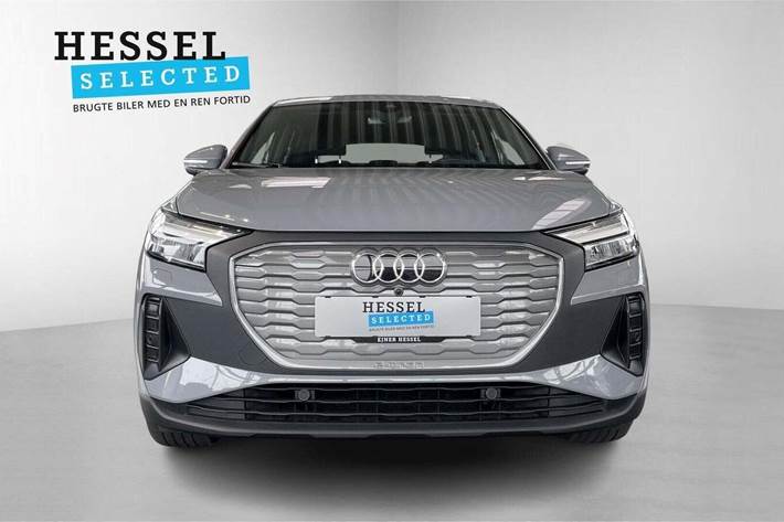 Grå Audi Q4 e-tron fra 2023