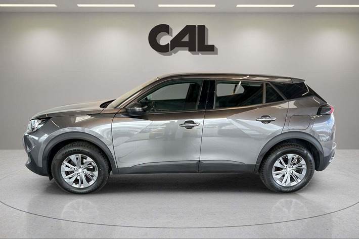 Grå Peugeot 2008 fra 2022