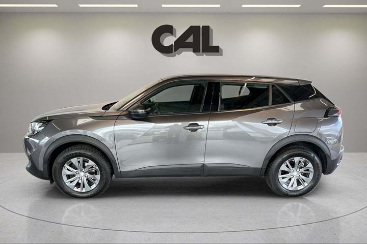 Grå Peugeot 2008 fra 2022