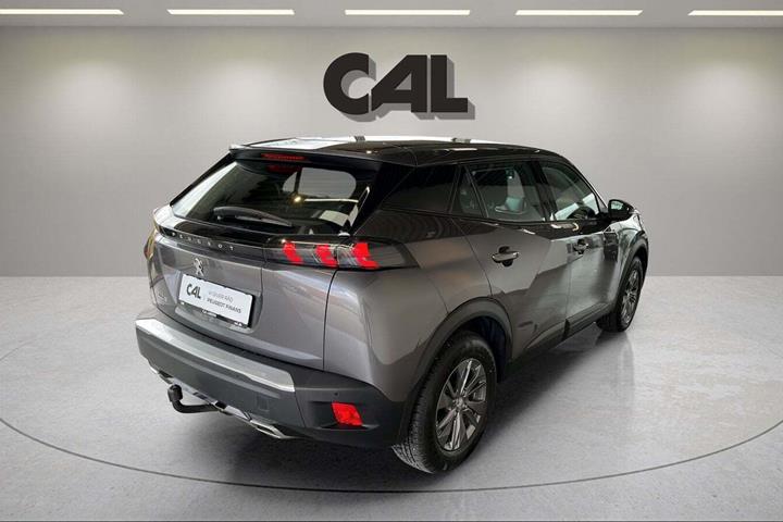 Grå Peugeot 2008 fra 2022