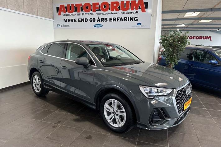 Grå Audi Q3 fra 2021 set udefra