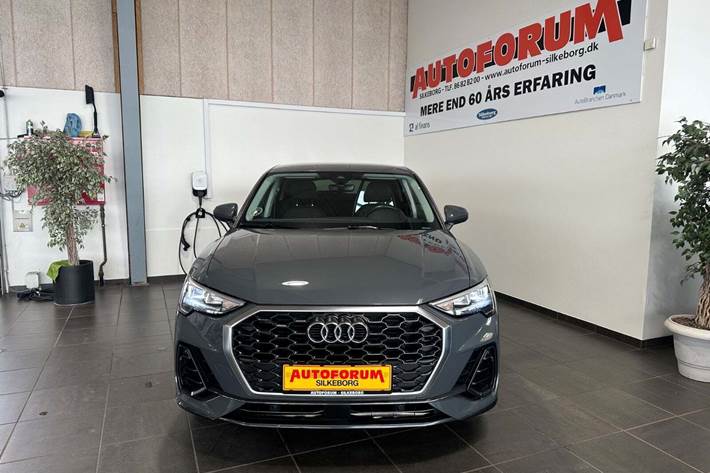 Grå Audi Q3 fra 2021