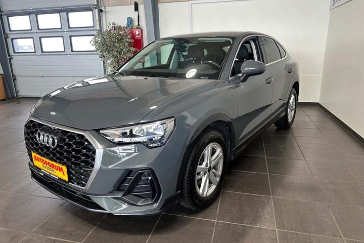 Grå Audi Q3 fra 2021