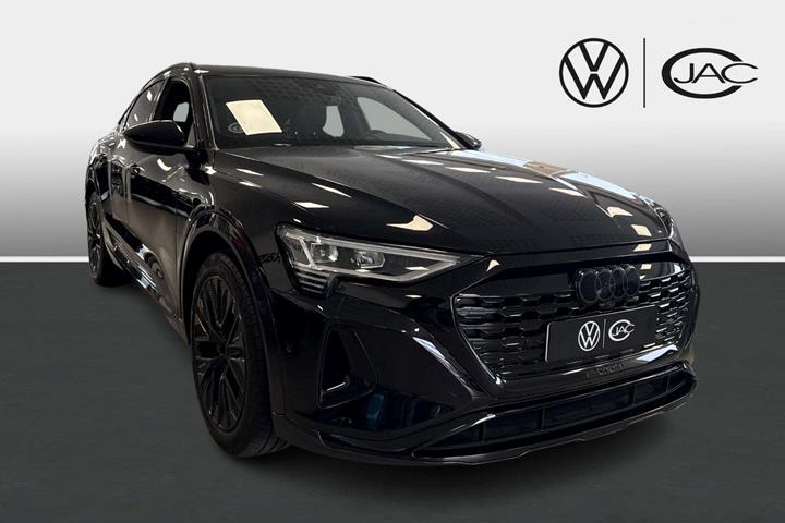 Sort Audi Q8 e-tron fra 2024 set udefra