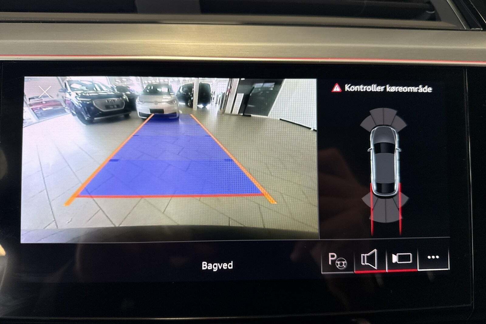 Sort Audi Q8 e-tron fra 2024