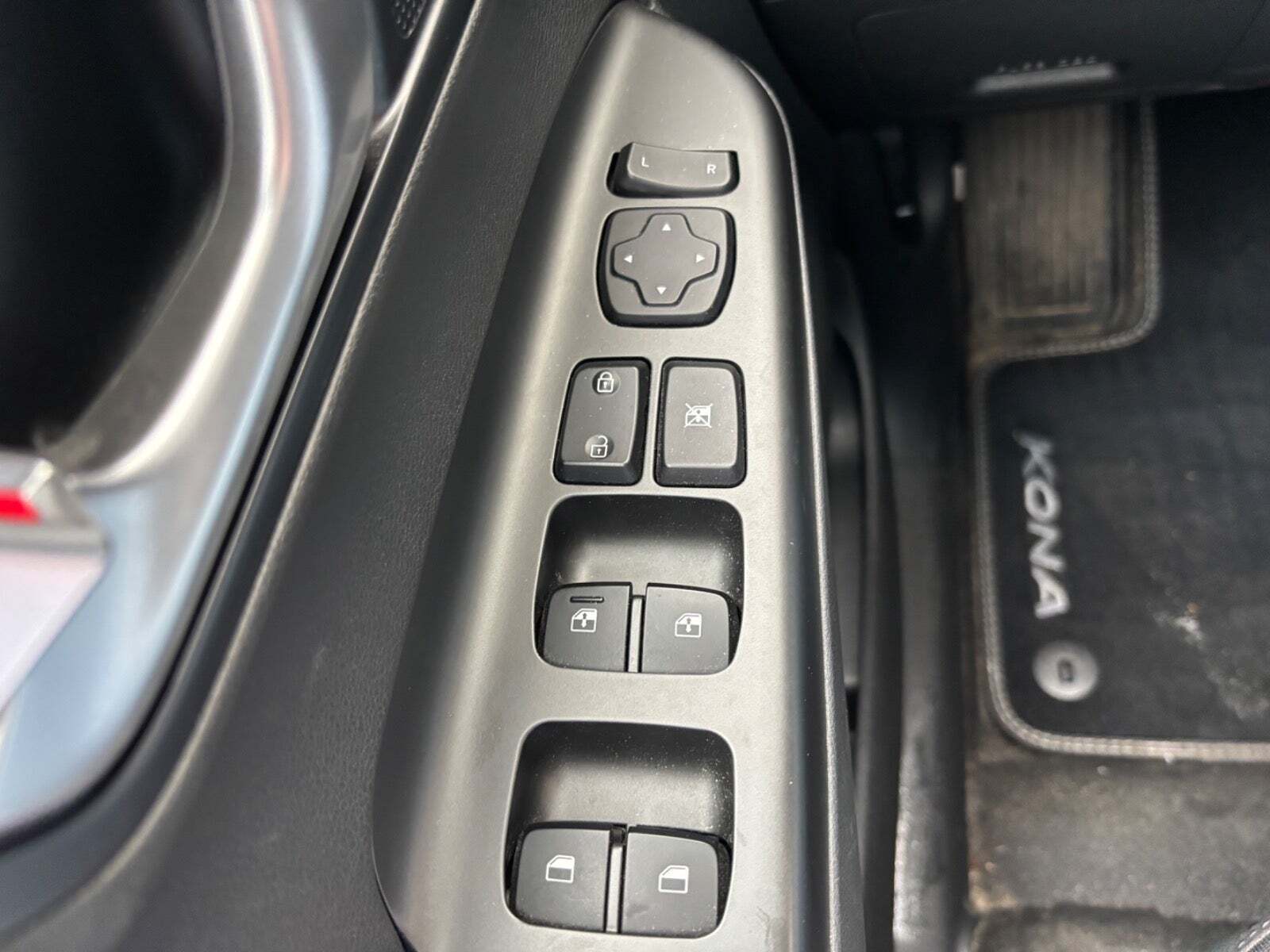 Rød Hyundai Kona fra 2022