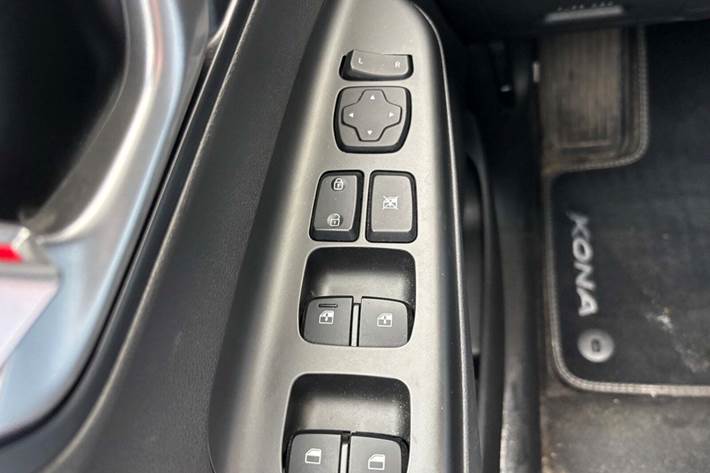 Rød Hyundai Kona fra 2022