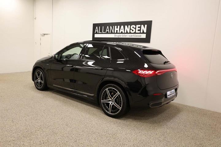 Sort Mercedes EQE43 SUV fra 2023