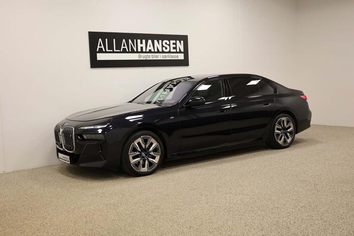 Sort BMW i7 fra 2023 set udefra