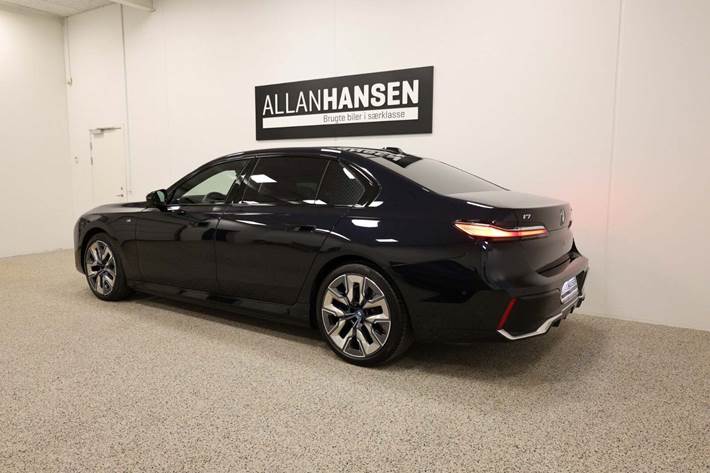 Sort BMW i7 fra 2023