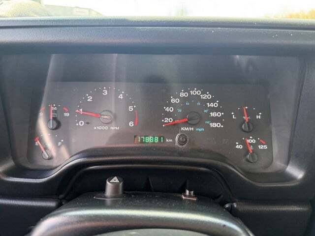 Blå Jeep Wrangler fra 1995