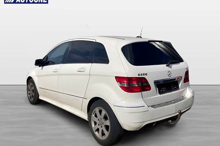 Hvid Mercedes B200 fra 2008
