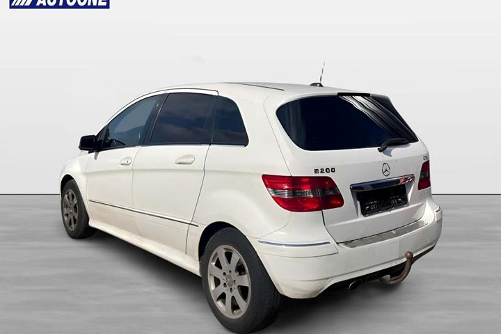 Hvid Mercedes B200 fra 2008
