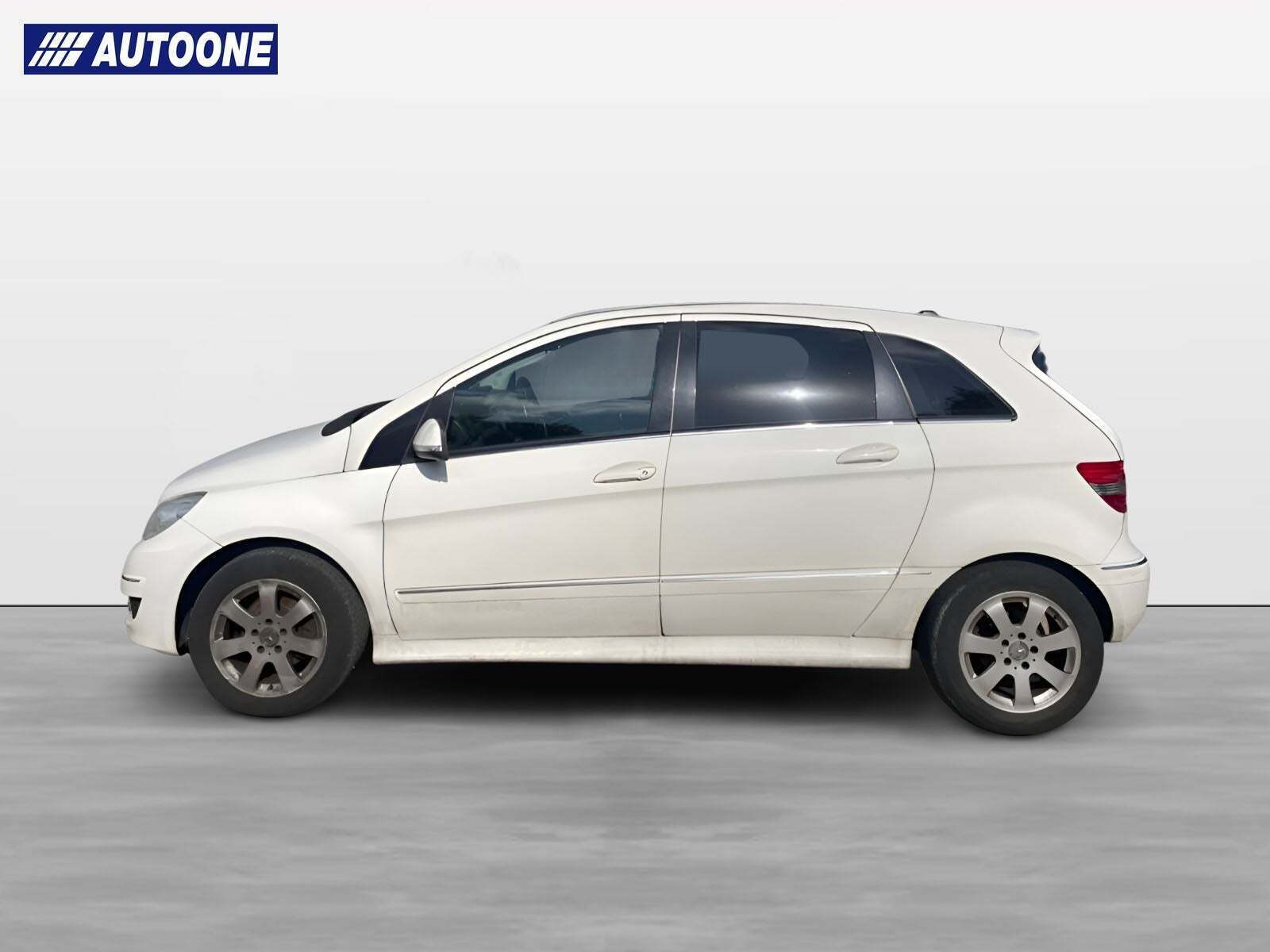 Hvid Mercedes B200 fra 2008
