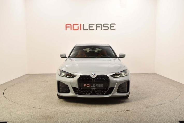 Grå BMW i4 fra 2023