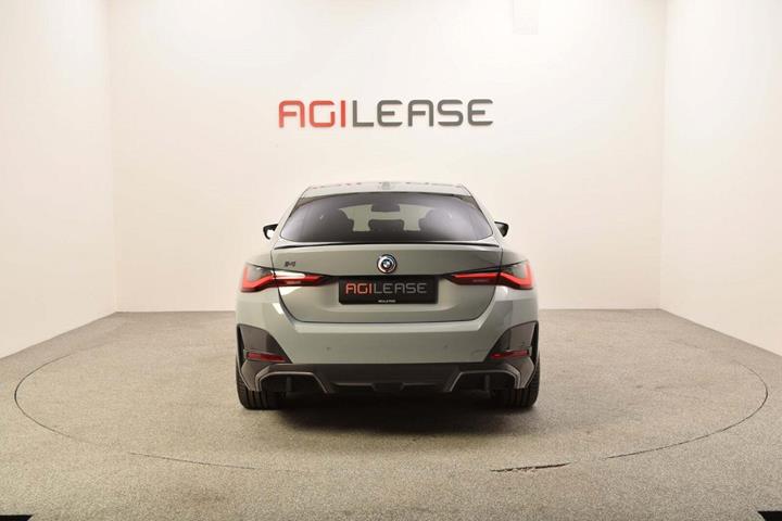 Grå BMW i4 fra 2023