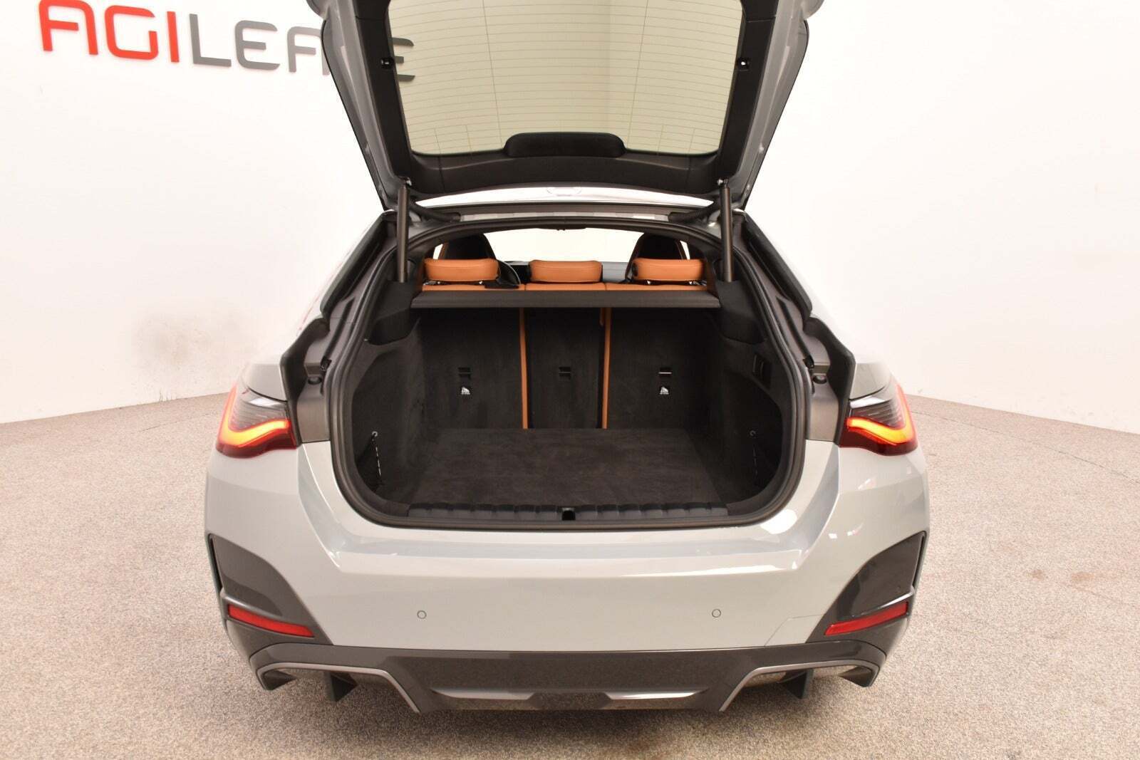 Grå BMW i4 fra 2023