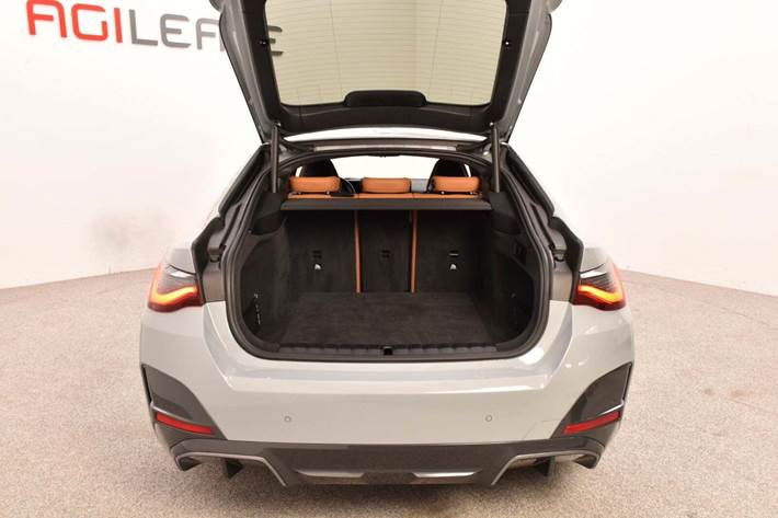 Grå BMW i4 fra 2023