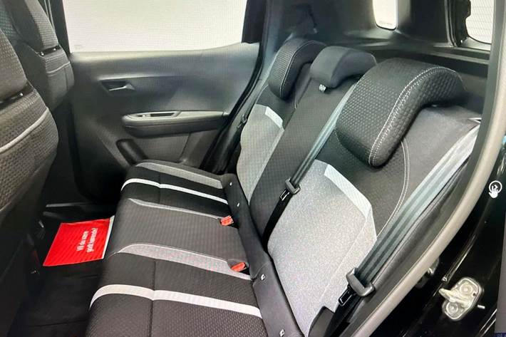 Sort Opel Frontera fra 2025