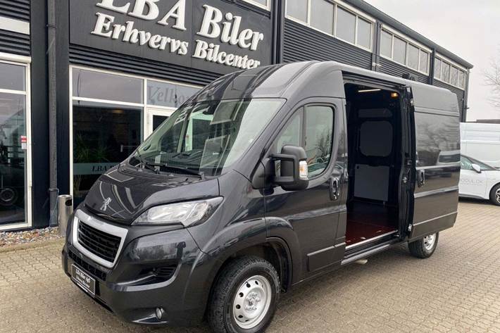 Sort Peugeot Boxer 335 fra 2021