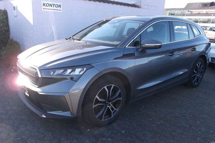 Grå Skoda Enyaq fra 2023