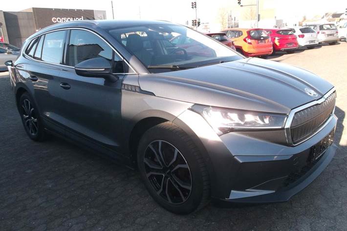 Grå Skoda Enyaq fra 2023