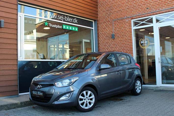 Grå Hyundai i20 fra 2014